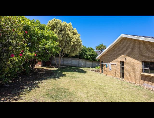 5 BEDROOM HOUSE FOR SALE IN DANA BAY
